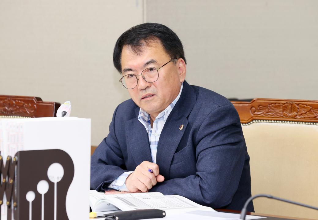 '제362회 정례회 행정사무감사 농수산해양위원회' 게시글의 사진(39) '251113_제362회 정례회 행정사무감사 농수산해양위원회_59.JPG'