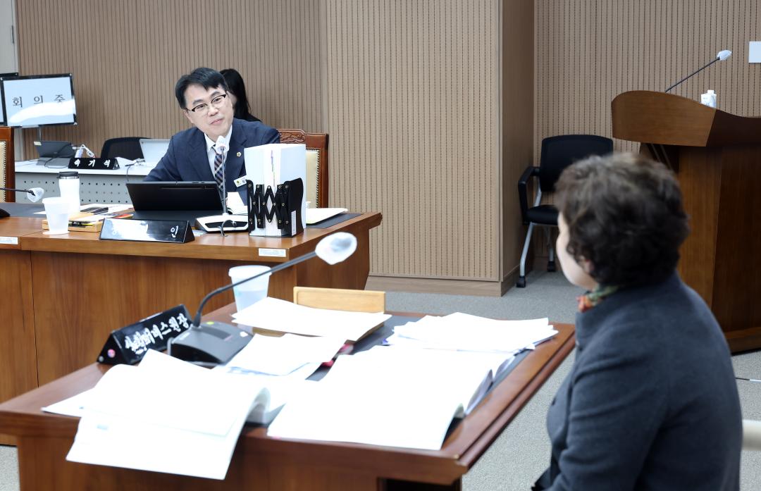 '제357회 임시회 제2차 보건복지환경위원회' 게시글의 사진(66) '0206_보건복지환경위원회80.jpg'