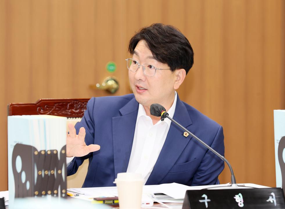 '제361회 임시회 제1차 기획경제위원회' 게시글의 사진(25) '2500903_제361회 임시회 제1차 기획경제위원회_26.JPG'