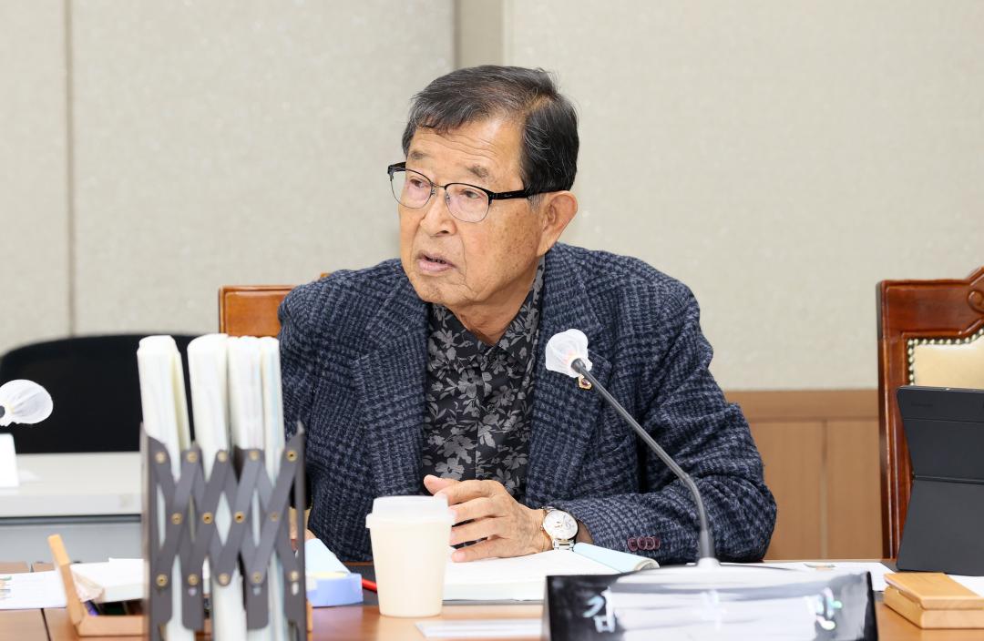 '제362회 정례회 행정사무감사 농수산해양위원회' 게시글의 사진(68) '251113_제362회 정례회 행정사무감사 농수산해양위원회_95.JPG'