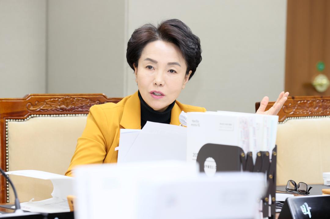 '제362회 정례회 행정사무감사 농수산해양위원회' 게시글의 사진(25) '251113_제362회 정례회 행정사무감사 농수산해양위원회_48.JPG'