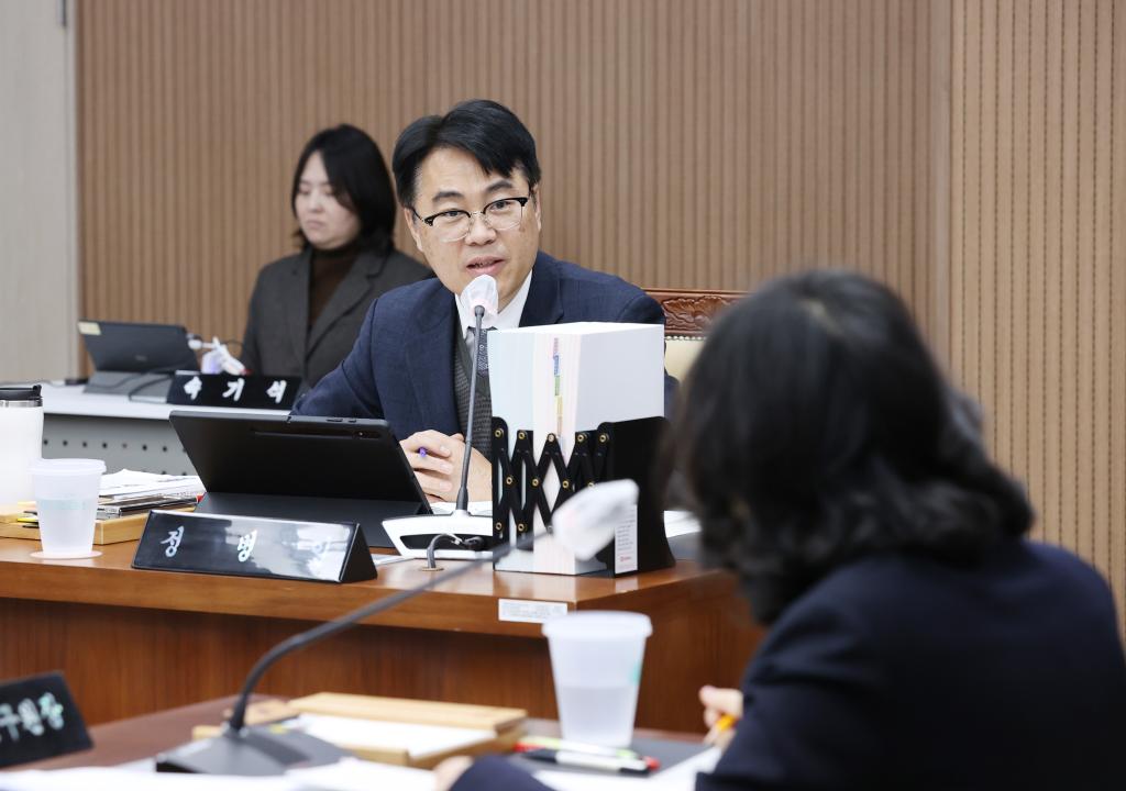 '제357회 임시회 제3차 보건복지환경위원회' 게시글의 사진(7) '250207_제357회 임시회 제3차 보건복지환경위원회 (13).JPG'