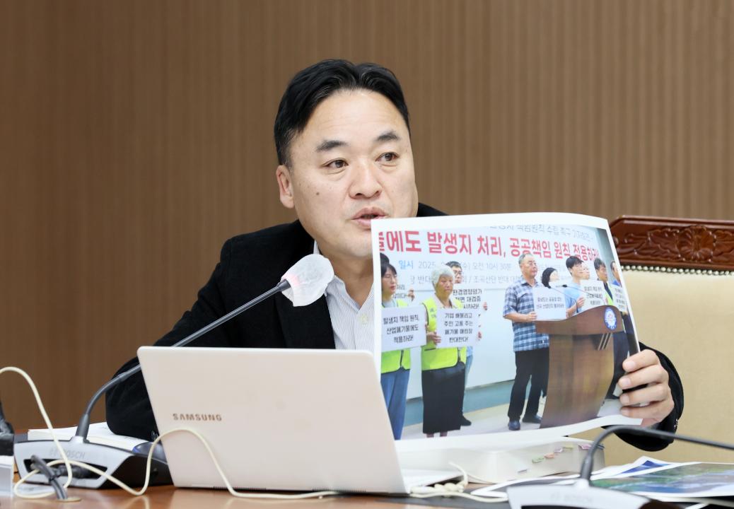 '제362회 정례회 행정사무감사 보건복지환경위원회' 게시글의 사진(16) '251114_제362회 정례회 행정사무감사 보건복지환경위원회_19.JPG'