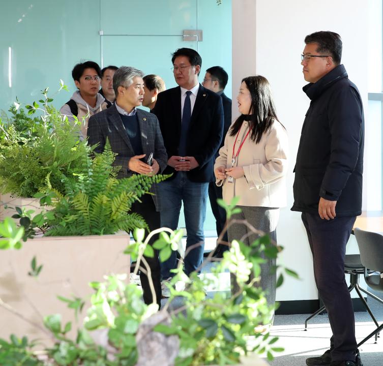 '제357회 임시회 건설소방위원회 원주 혁신도시 현장방문' 게시글의 사진(64) '250211_제357회 임시회 건설소방위원회 강원도 원주 현장방문_159.JPG'