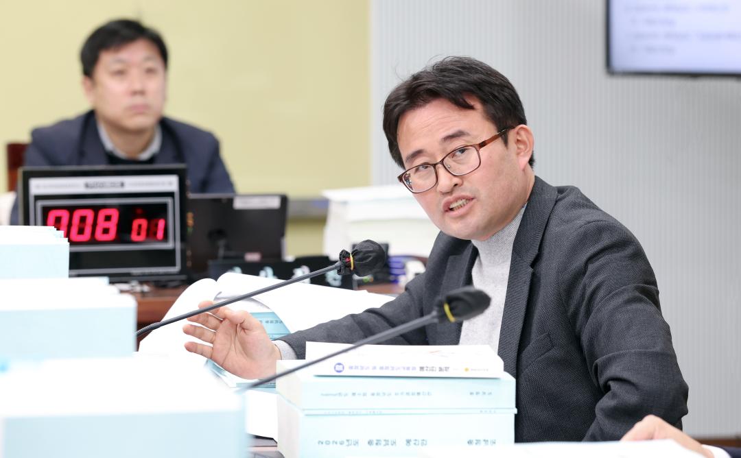 '제362회 정례회 제3차 기획경제위원회' 게시글의 사진(25) '1203_기획경제위원회35.jpg'