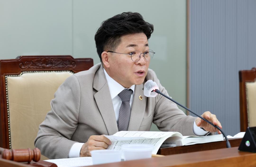 '제357회 임시회 제2차 보건복지환경위원회' 게시글의 사진(13) '0206_보건복지환경위원회19.jpg'