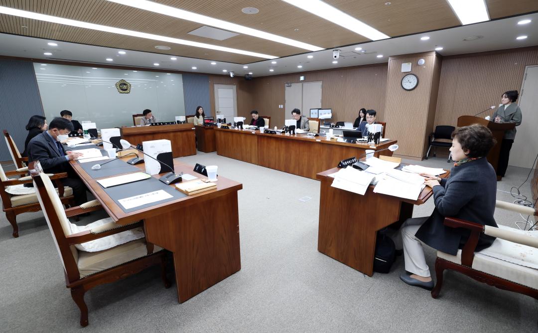 '제357회 임시회 제2차 보건복지환경위원회' 게시글의 사진(80) '0206_보건복지환경위원회03.jpg'