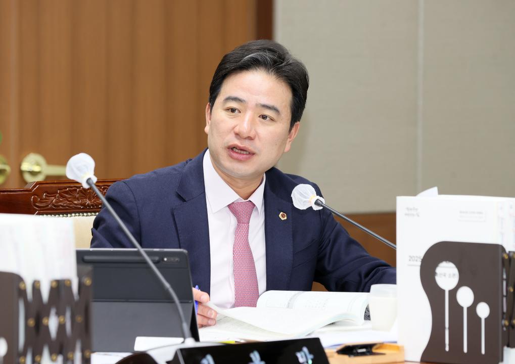 '제362회 정례회 행정사무감사 농수산해양위원회' 게시글의 사진(46) '251113_제362회 정례회 행정사무감사 농수산해양위원회_73.JPG'