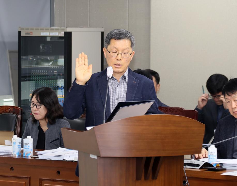 '제362회 정례회 행정사무감사 농수산해양위원회' 게시글의 사진(12) '251113_제362회 정례회 행정사무감사 농수산해양위원회_18.JPG'