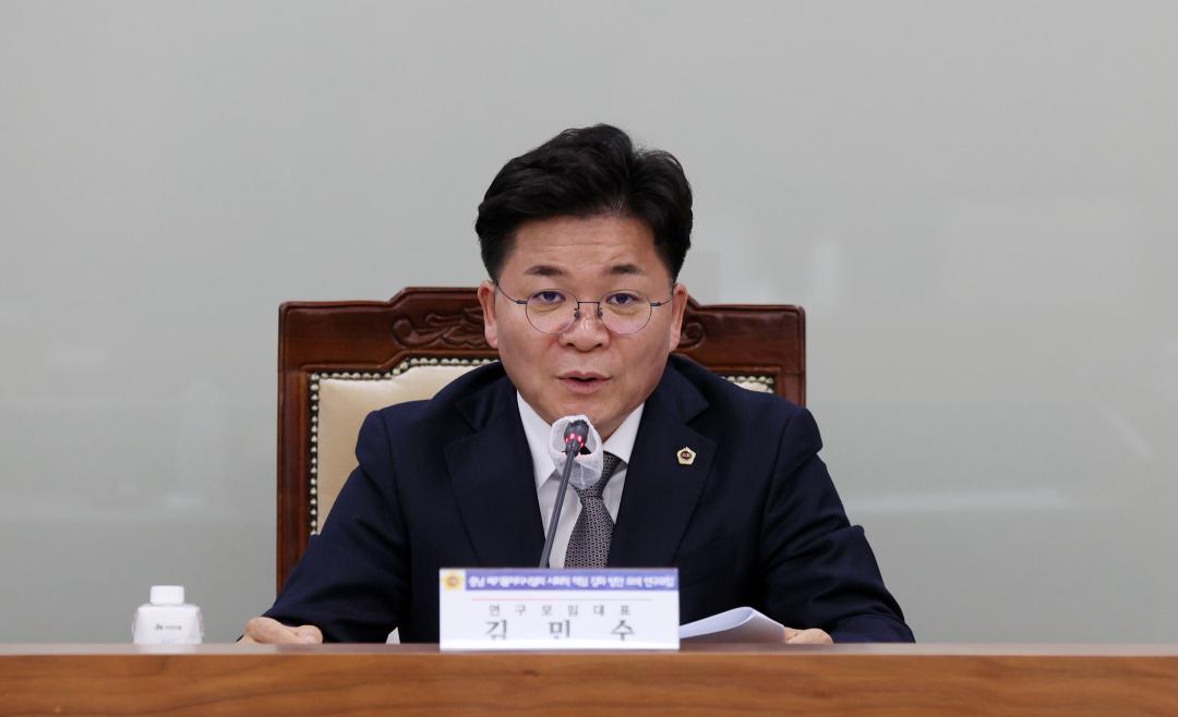 '김민수 의원 충남 폐기물처리시설의 사회적 책임 강화 방안 모색 연구모임' 게시글의 사진(14) '250320_김민수 의원 폐기물처리설 사회적 책임 강화 연구모임_15.JPG'