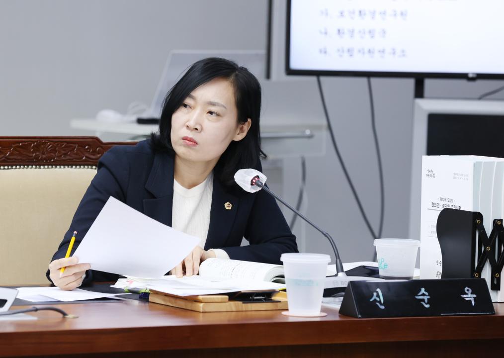 '제357회 임시회 제3차 보건복지환경위원회' 게시글의 사진(11) '250207_제357회 임시회 제3차 보건복지환경위원회 (24).JPG'