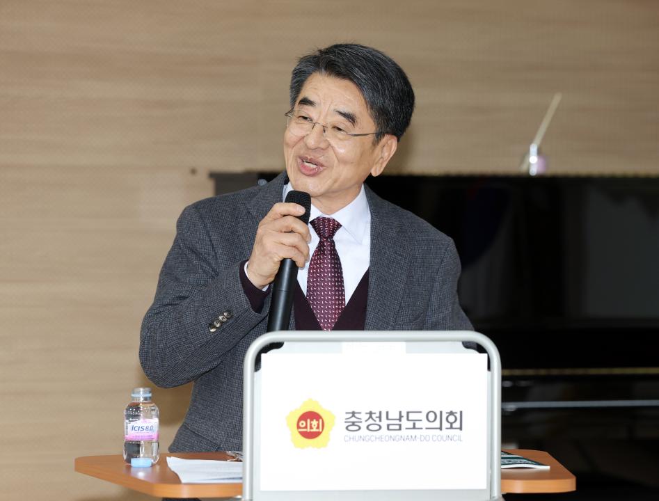 '공주시 새마을운동 사례로 본 마을공동체운동 확산 전략 마련 의정토론회(좌장 박기영 의원)' 게시글의 사진(20) '0204_공주시 새마을운동 사례로 본 마을공동체운동 확산 의정토론회20.jpg'