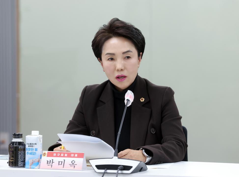 '농촌지역 공동체 활성화 정책 연구모임 최종보고회(대표 박미옥 의원)' 게시글의 사진(13) '1127_박미옥 의원 연구모임13.jpg'