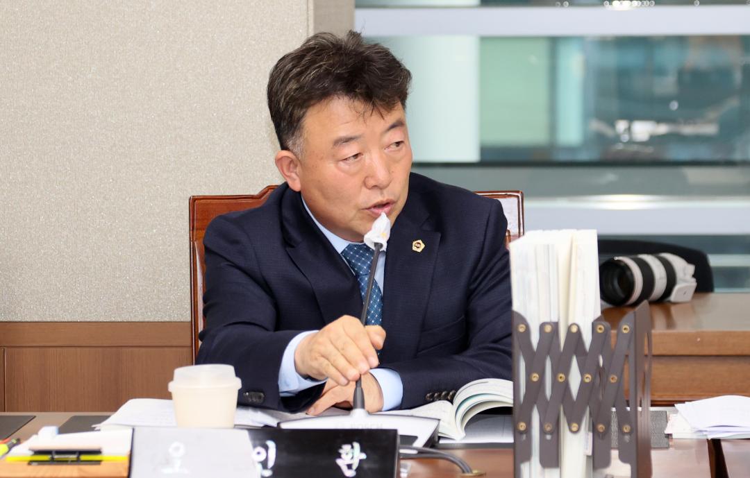 '제362회 정례회 행정사무감사 농수산해양위원회' 게시글의 사진(54) '251113_제362회 정례회 행정사무감사 농수산해양위원회_81.JPG'