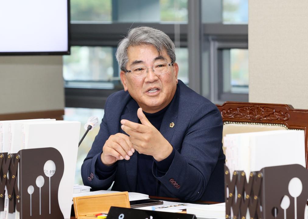 '제362회 정례회 행정사무감사 농수산해양위원회' 게시글의 사진(64) '251113_제362회 정례회 행정사무감사 농수산해양위원회_91.JPG'