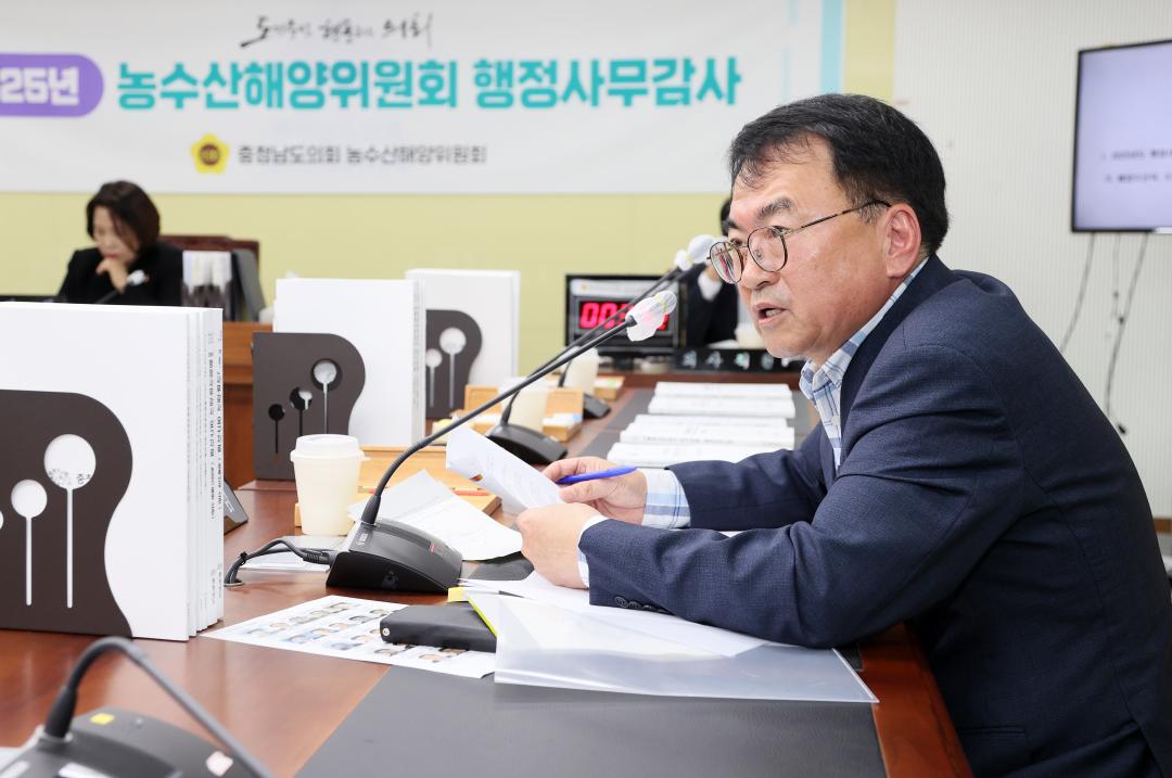 '제362회 정례회 행정사무감사 농수산해양위원회' 게시글의 사진(34) '251113_제362회 정례회 행정사무감사 농수산해양위원회_64.JPG'