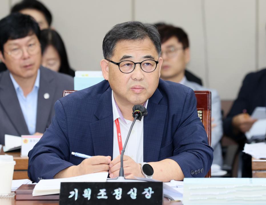 '제361회 임시회 제1차 기획경제위원회' 게시글의 사진(62) '2500903_제361회 임시회 제1차 기획경제위원회_66.JPG'