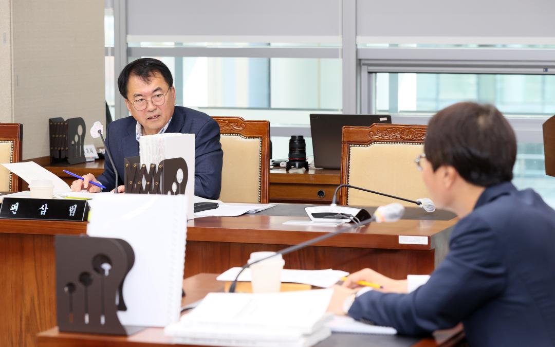 '제362회 정례회 행정사무감사 농수산해양위원회' 게시글의 사진(42) '251113_제362회 정례회 행정사무감사 농수산해양위원회_58.JPG'