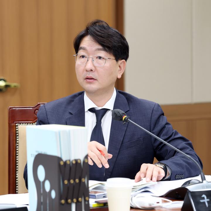 '제361회 임시회 제3차 기획경제위원회' 게시글의 사진(14) '0905_기경위26.jpg'