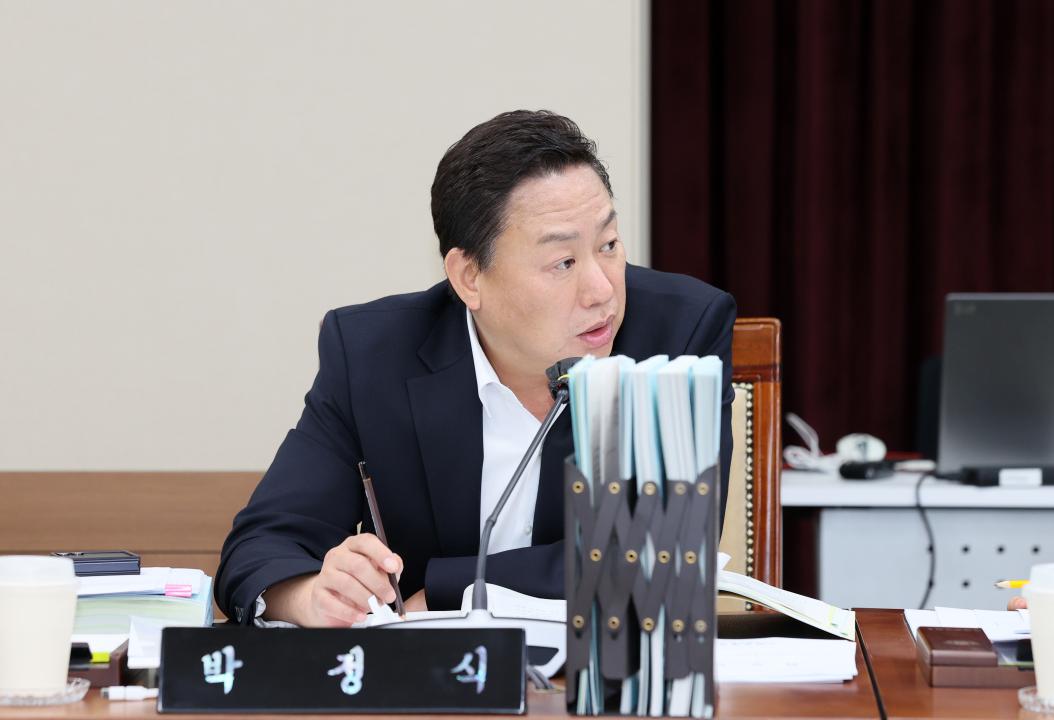 '제361회 임시회 제1차 기획경제위원회' 게시글의 사진(51) '2500903_제361회 임시회 제1차 기획경제위원회_54.JPG'