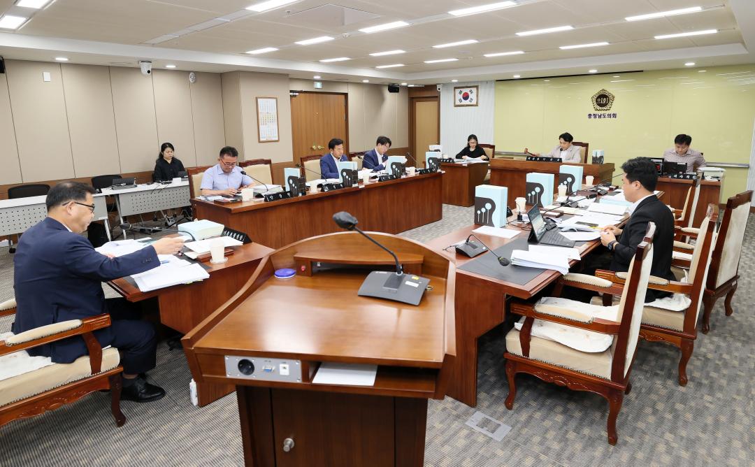 '제361회 임시회 제1차 기획경제위원회' 게시글의 사진(17) '2500903_제361회 임시회 제1차 기획경제위원회_18.JPG'