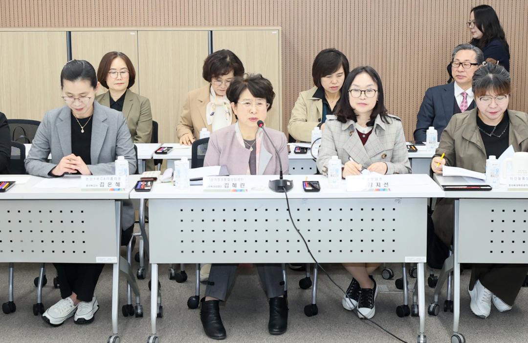 '보건복지환경위원회 충남 폭력피해자 보호 지원시설 통합상담소 구축 관련 정책간담회' 게시글의 사진(19) '250414_보복환위 통합상담 구축 정책간담회_49.JPG'