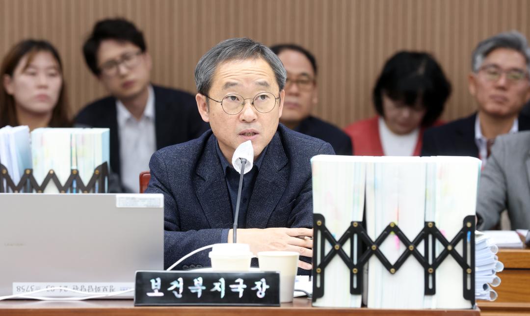 '제362회 정례회 제3차 보건복지환경위원회' 게시글의 사진(36) '1128_보건복지환경위원회 성만제 국장.jpg'