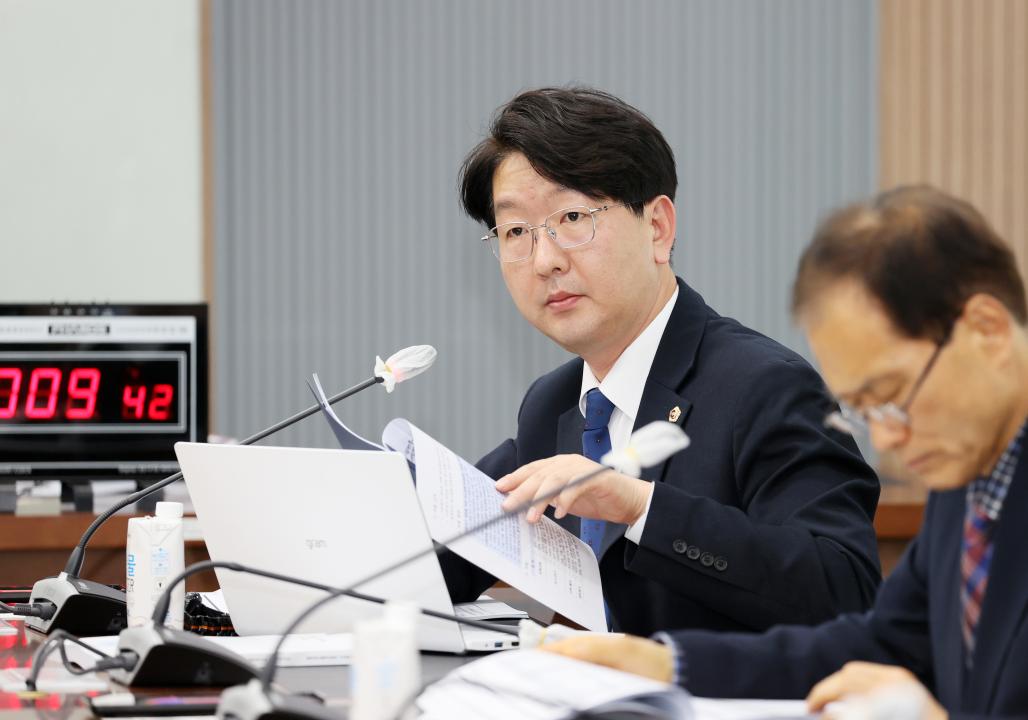 '제2차 충청남도 2045 탄소중립·녹색성장 실현을 위한 특별위원회' 게시글의 사진(17) '250421_2045탄소중립 녹생성장 특위_22.JPG'