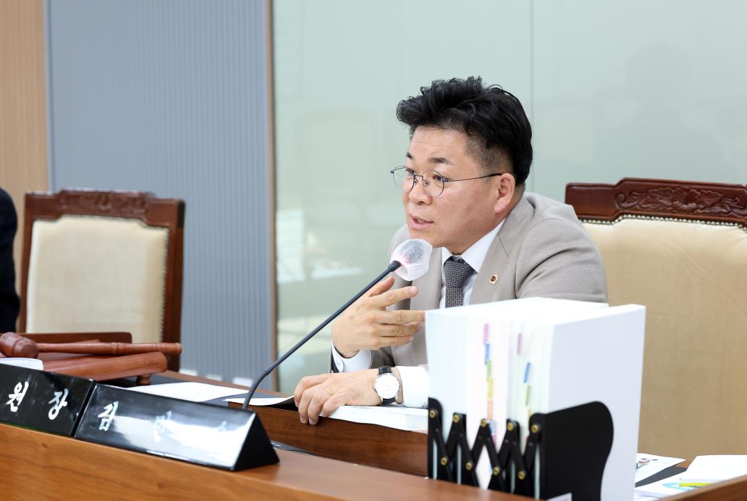 '제357회 임시회 제2차 보건복지환경위원회' 게시글의 사진(11) '0206_보건복지환경위원회17.jpg'