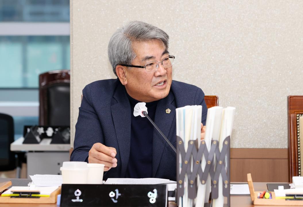 '제362회 정례회 행정사무감사 농수산해양위원회' 게시글의 사진(62) '251113_제362회 정례회 행정사무감사 농수산해양위원회_89.JPG'