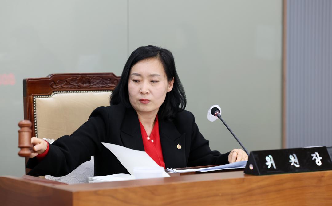 '제357회 임시회 제2차 보건복지환경위원회' 게시글의 사진(16) '0206_보건복지환경위원회22.jpg'