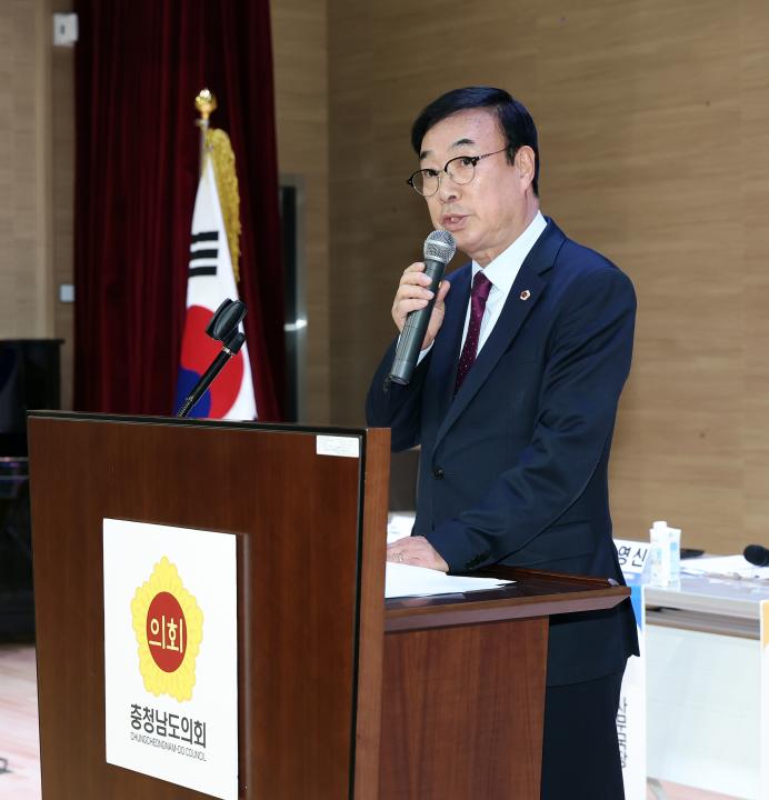 '공주시 새마을운동 사례로 본 마을공동체운동 확산 전략 마련 의정토론회(좌장 박기영 의원)' 게시글의 사진(15) '0204_공주시 새마을운동 사례로 본 마을공동체운동 확산 의정토론회16.jpg'