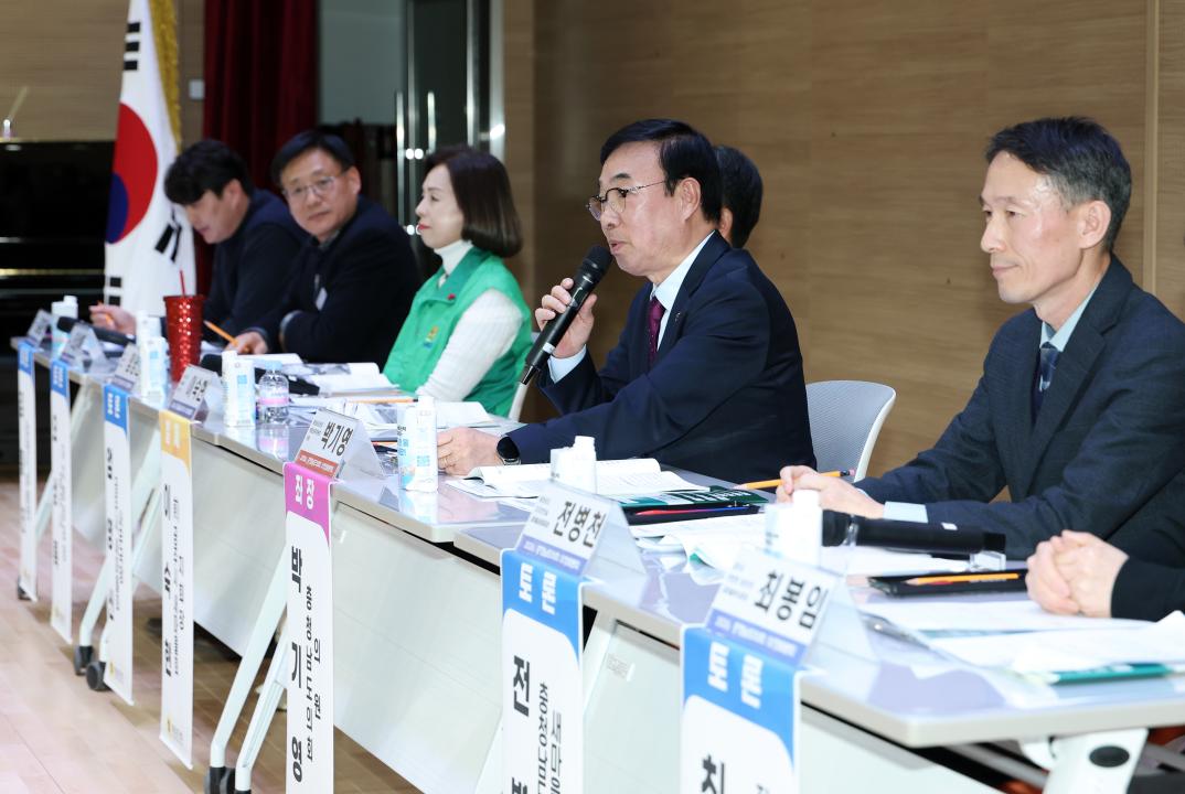 '공주시 새마을운동 사례로 본 마을공동체운동 확산 전략 마련 의정토론회(좌장 박기영 의원)' 게시글의 사진(40) '0204_공주시 새마을운동 사례로 본 마을공동체운동 확산 의정토론회41.jpg'