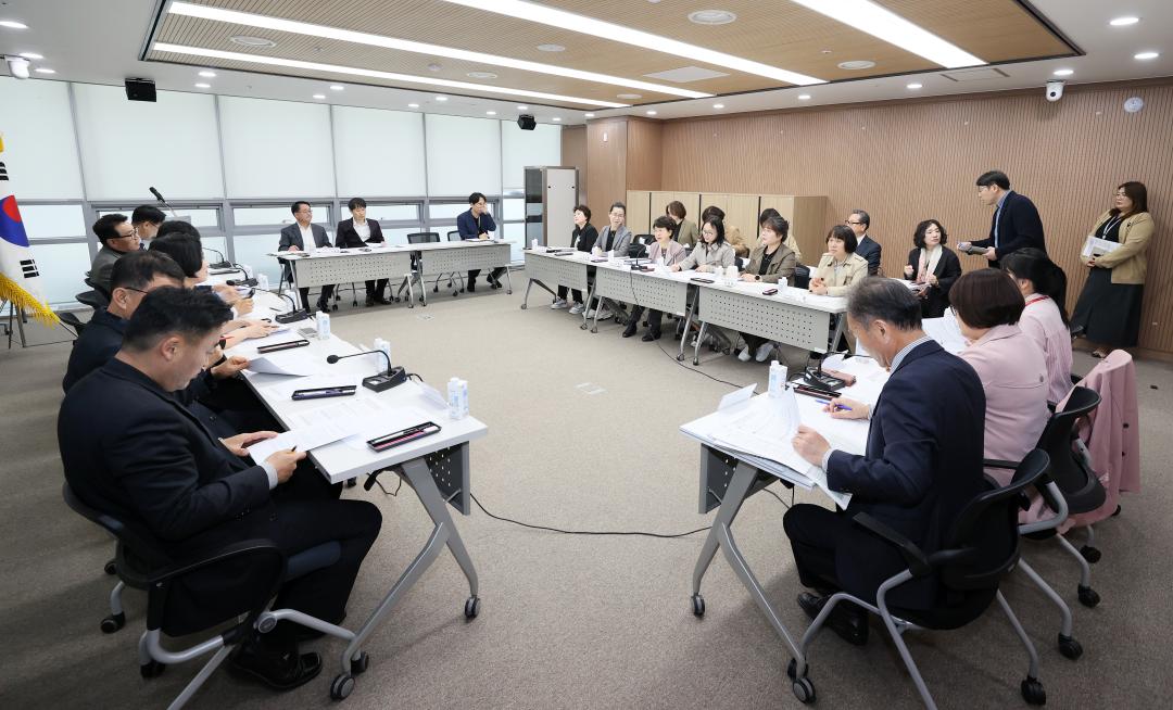 '보건복지환경위원회 충남 폭력피해자 보호 지원시설 통합상담소 구축 관련 정책간담회' 게시글의 사진(18) '250414_보복환위 통합상담 구축 정책간담회_48.JPG'