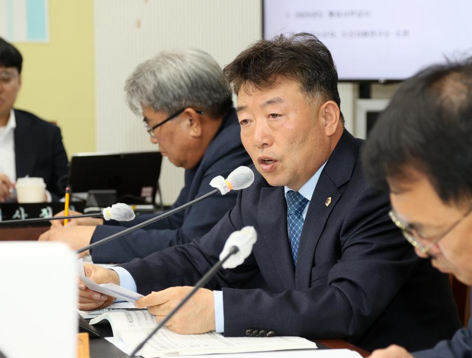 '제362회 정례회 행정사무감사 농수산해양위원회' 게시글의 사진(57) '251113_제362회 정례회 행정사무감사 농수산해양위원회_85.JPG'