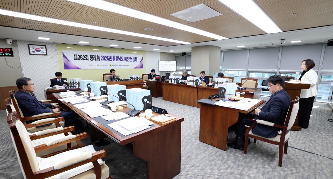 '제362회 정례회 제2차 농수산해양위원회' 게시글의 사진(20) '1202_이연희 위원장26.jpg'