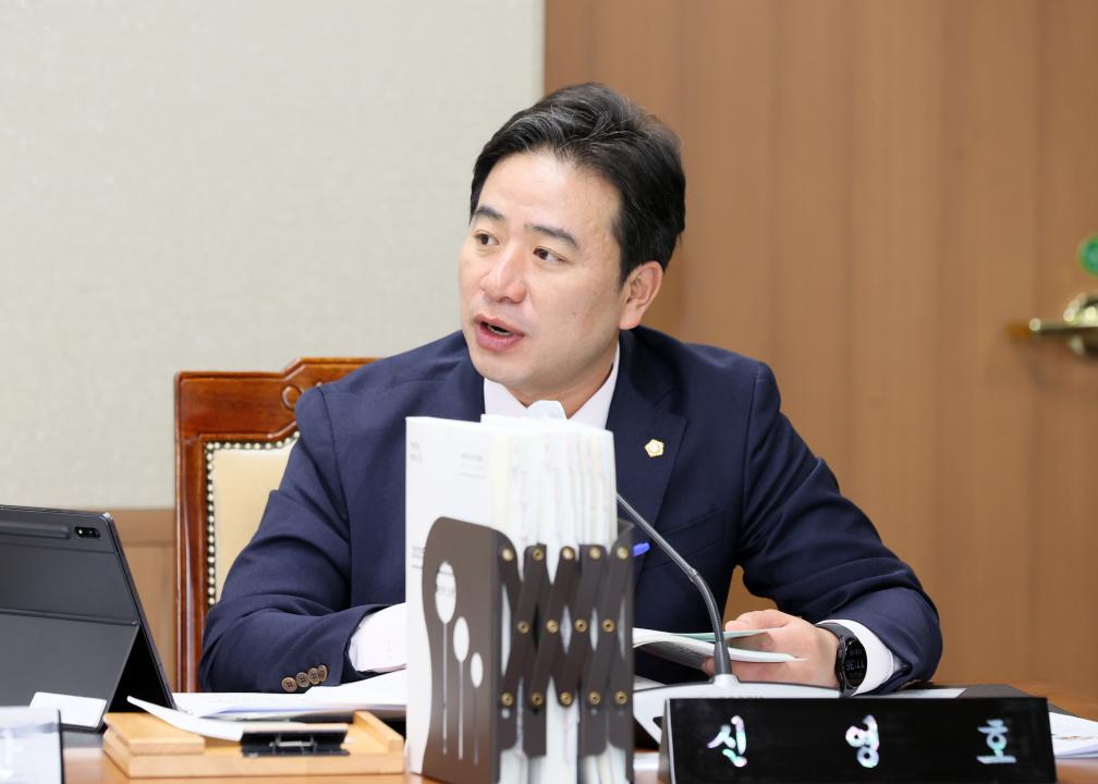 '제362회 정례회 행정사무감사 농수산해양위원회' 게시글의 사진(44) '251113_제362회 정례회 행정사무감사 농수산해양위원회_70.JPG'