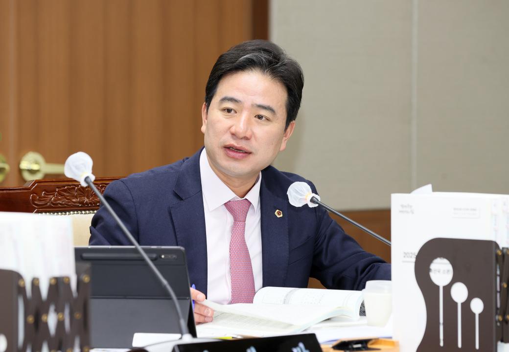 '제362회 정례회 행정사무감사 농수산해양위원회' 게시글의 사진(47) '251113_제362회 정례회 행정사무감사 농수산해양위원회_74.JPG'