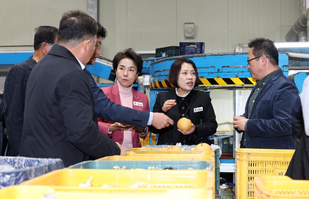 '제362회 정례회 농수산해양위원회 현장 방문' 게시글의 사진(88) '1114_농수산해양위원회 농협 현장방문08.jpg'