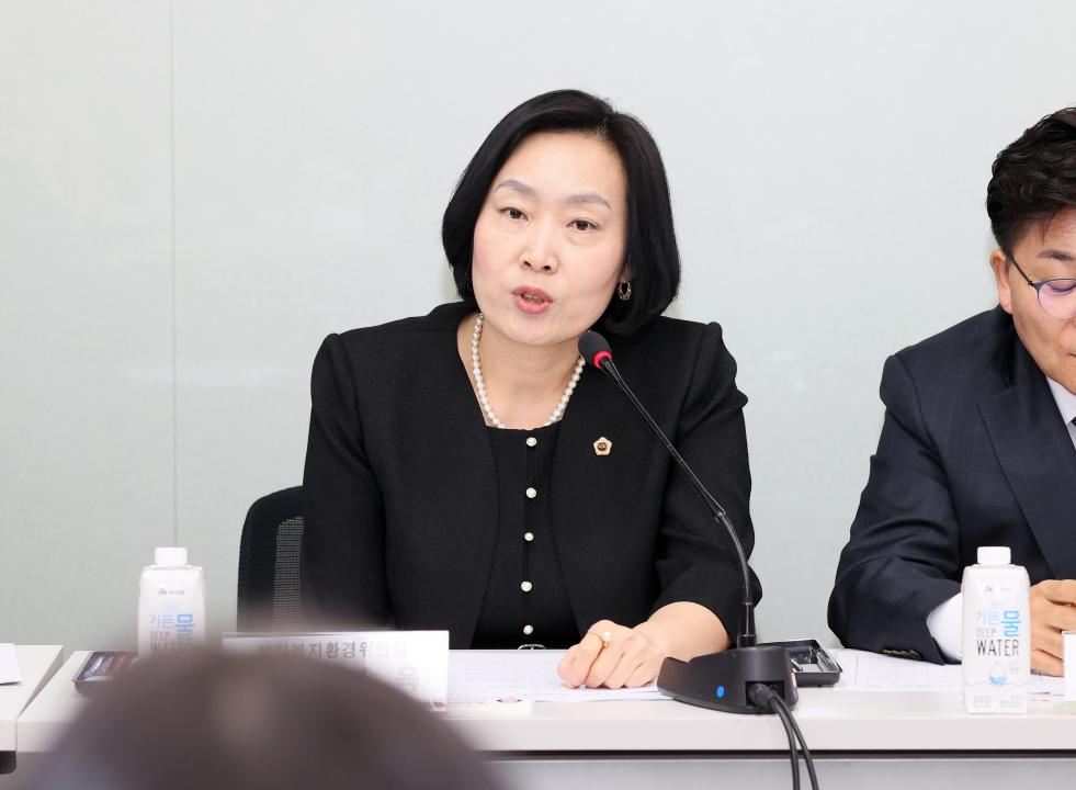 '보건복지환경위원회 충남 폭력피해자 보호 지원시설 통합상담소 구축 관련 정책간담회' 게시글의 사진(17) '250414_보복환위 통합상담 구축 정책간담회_41.JPG'