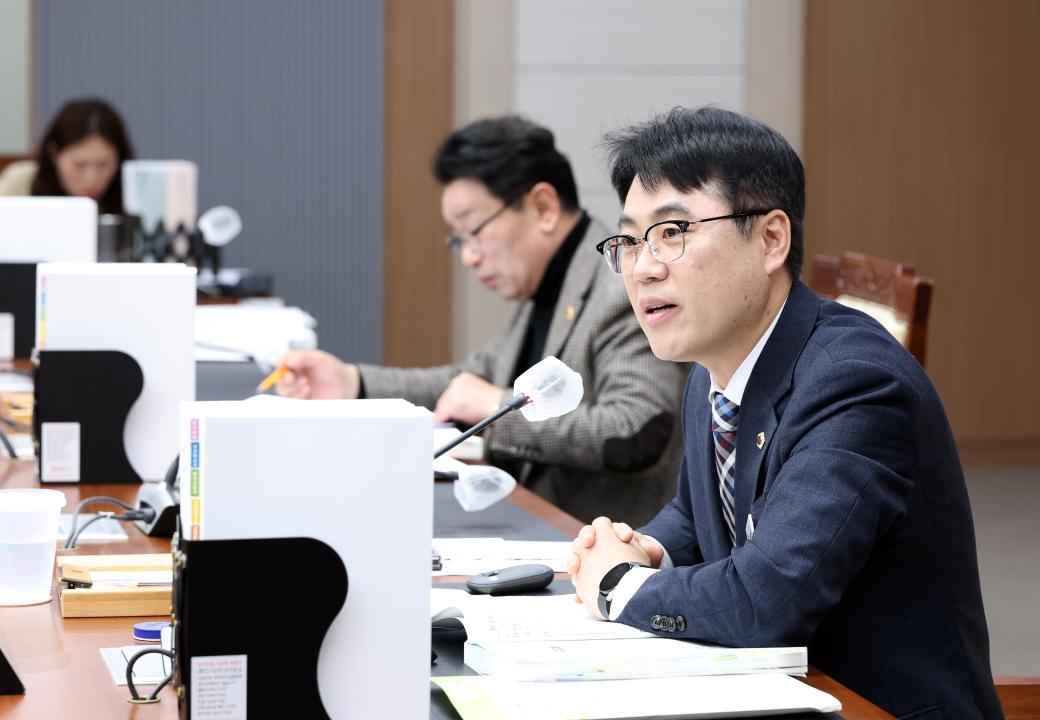 '제357회 임시회 제2차 보건복지환경위원회' 게시글의 사진(72) '0206_보건복지환경위원회82.jpg'