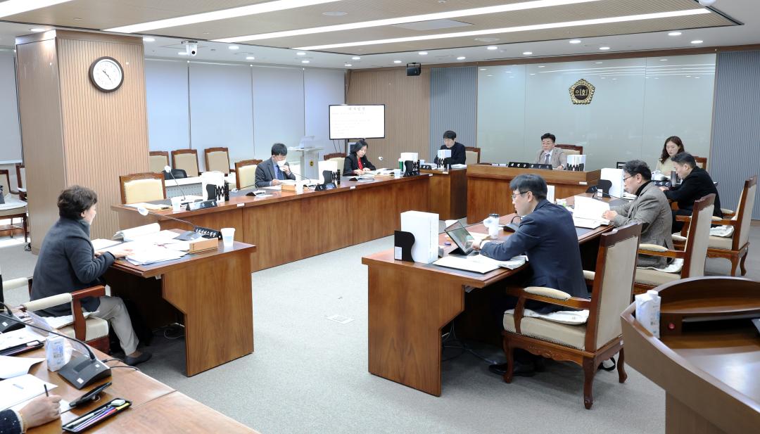 '제357회 임시회 제2차 보건복지환경위원회' 게시글의 사진(79) '0206_보건복지환경위원회02.jpg'