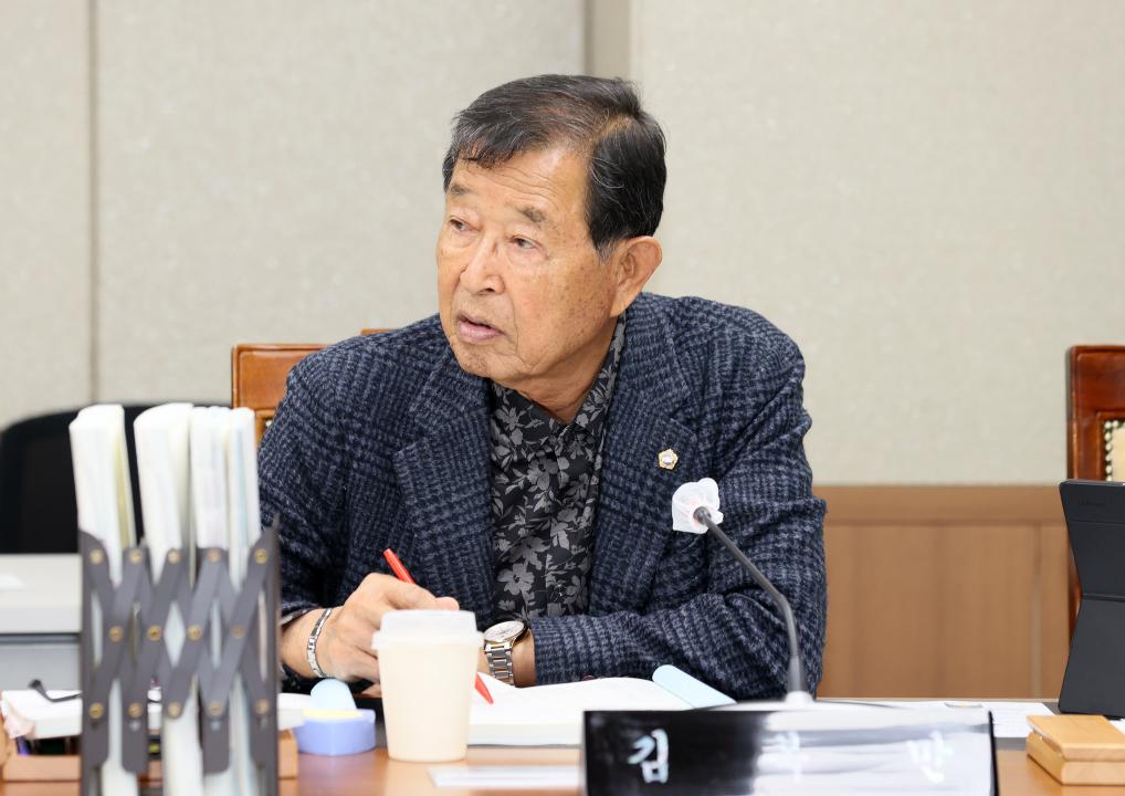 '제362회 정례회 행정사무감사 농수산해양위원회' 게시글의 사진(71) '251113_제362회 정례회 행정사무감사 농수산해양위원회_98.JPG'