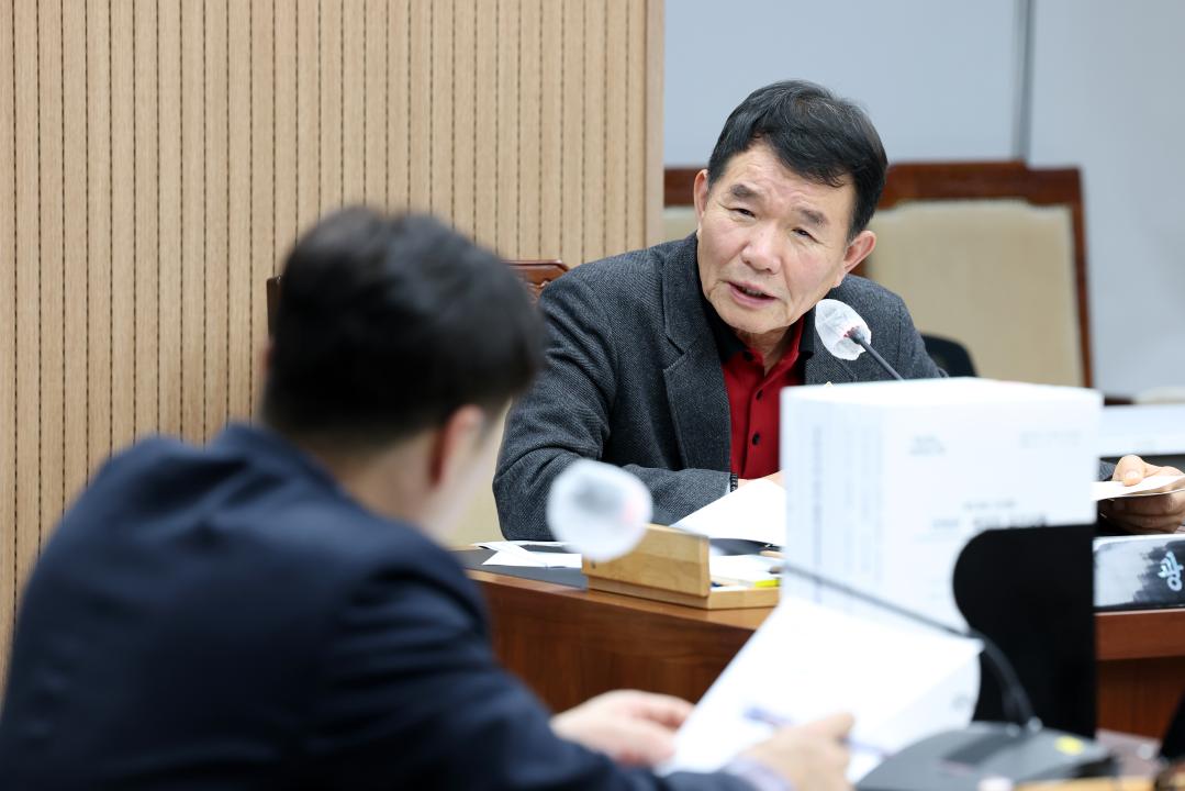 '제357회 임시회 제2차 보건복지환경위원회' 게시글의 사진(38) '0206_보건복지환경위원회96.jpg'