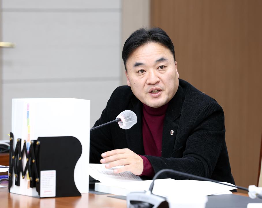 '제357회 임시회 제2차 보건복지환경위원회' 게시글의 사진(50) '0206_보건복지환경위원회60.jpg'