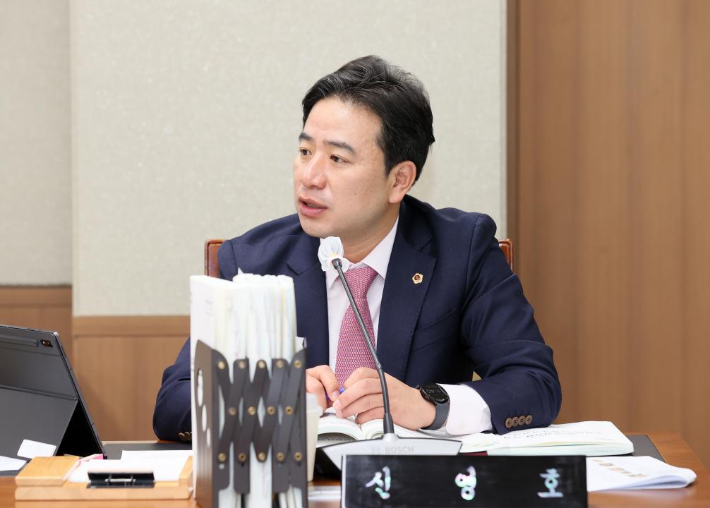 '제362회 정례회 행정사무감사 농수산해양위원회' 게시글의 사진(50) '251113_제362회 정례회 행정사무감사 농수산해양위원회_77.JPG'