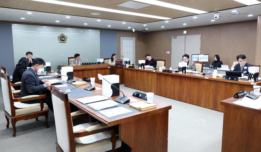 '제357회 임시회 제2차 보건복지환경위원회' 게시글의 사진(83) '0206_보건복지환경위원회06.jpg'