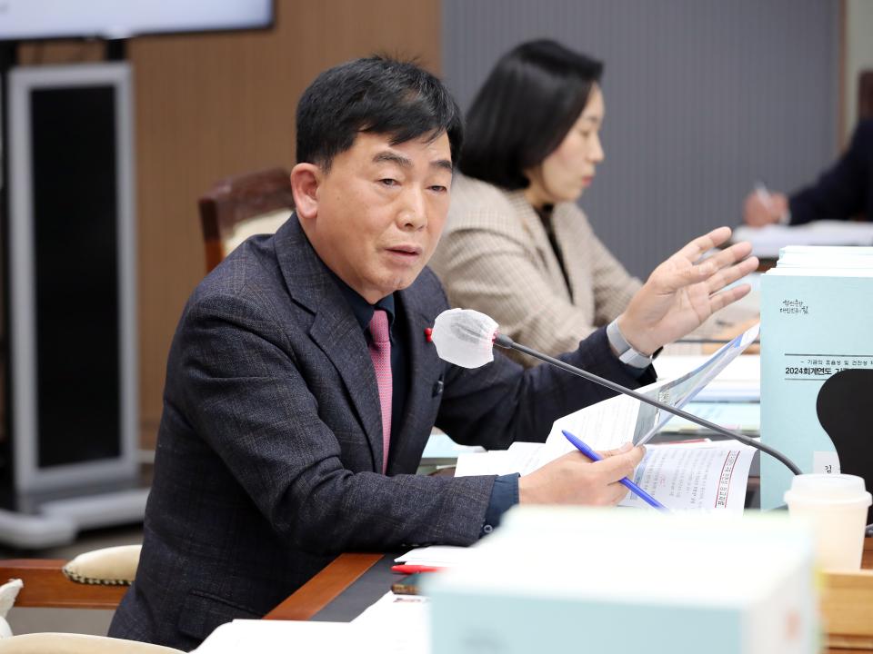 '제362회 정례회 제4차 보건복지환경위원회' 게시글의 사진(20) '1201_제362회 정례회 제4차 행정사무감사 보건복지환경위원회_19.jpg'