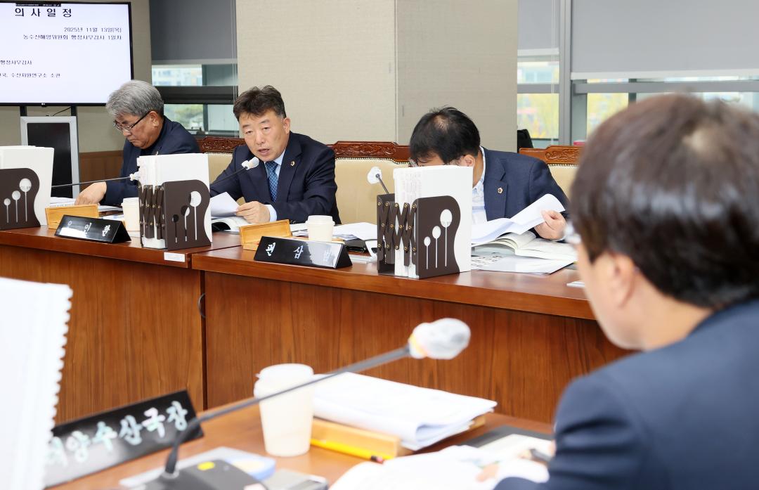 '제362회 정례회 행정사무감사 농수산해양위원회' 게시글의 사진(59) '251113_제362회 정례회 행정사무감사 농수산해양위원회_83.JPG'