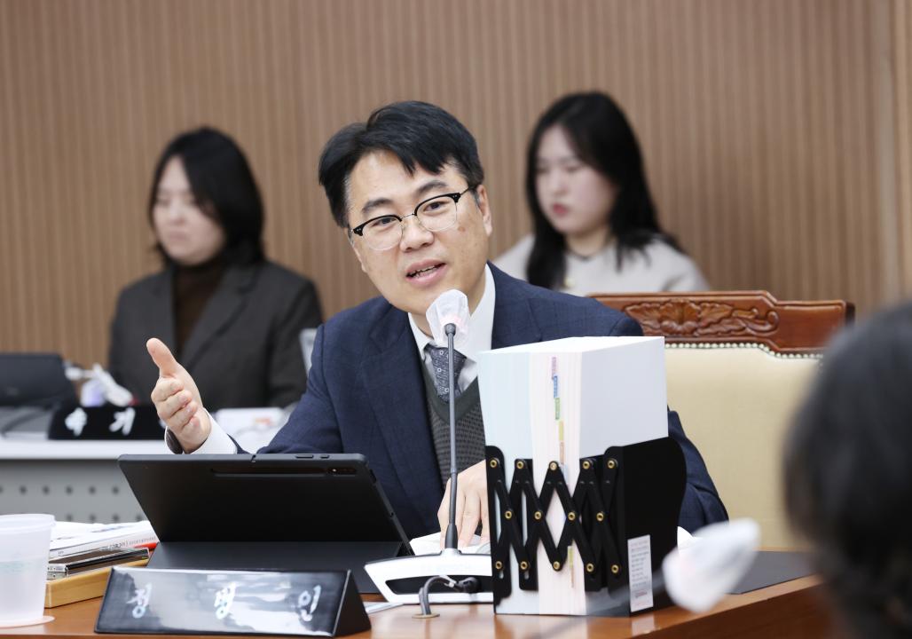 '제357회 임시회 제3차 보건복지환경위원회' 게시글의 사진(9) '250207_제357회 임시회 제3차 보건복지환경위원회 (19).JPG'